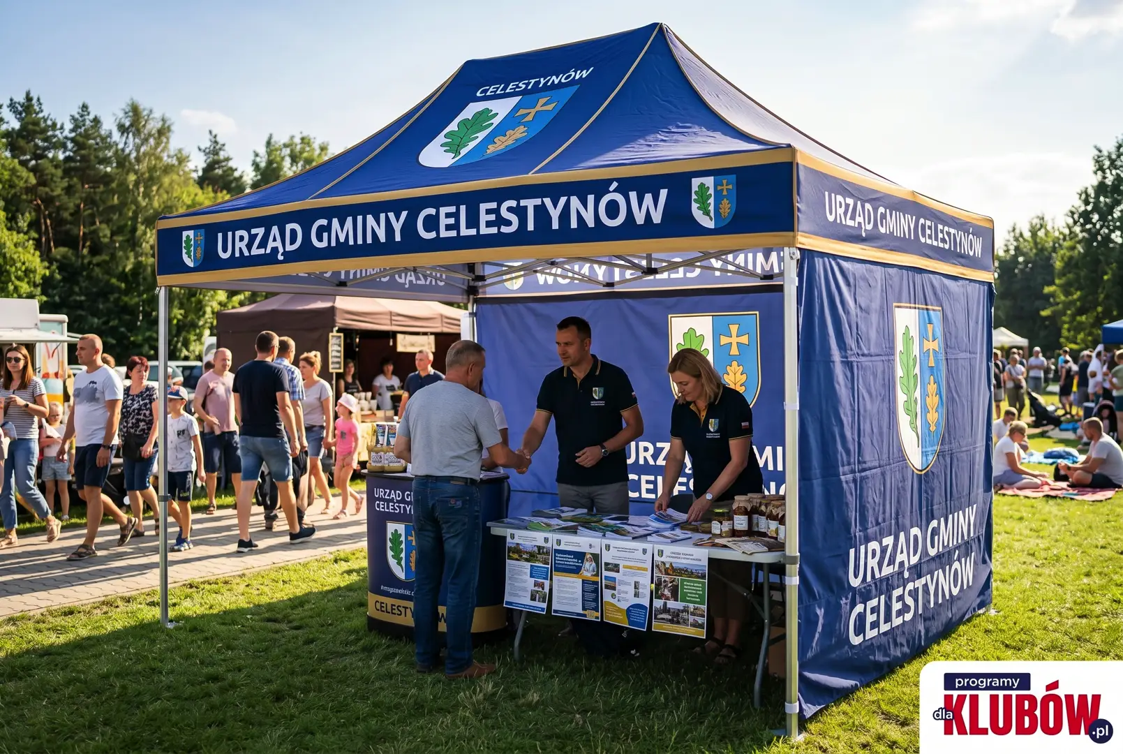 Namiot reklamowy VELA 3x4,5m z herbem ustawiony na imprezie plenerowej gminy lub MOSiR-u